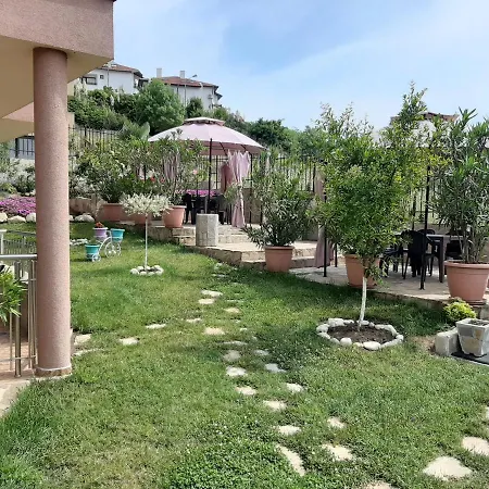 La מלון דירות צרבו