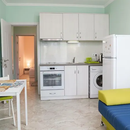 La Aparthotel 4*