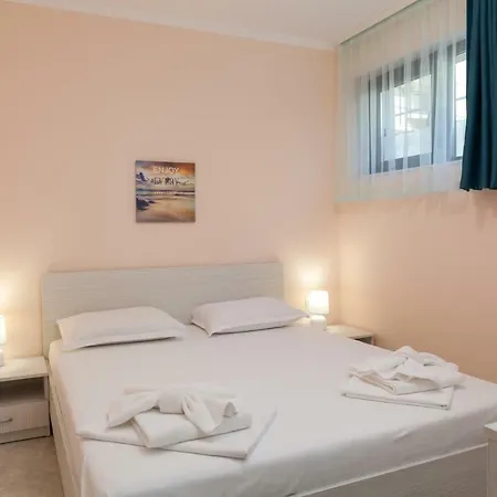 La Aparthotel 4*