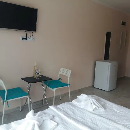 מלון דירות La 4*