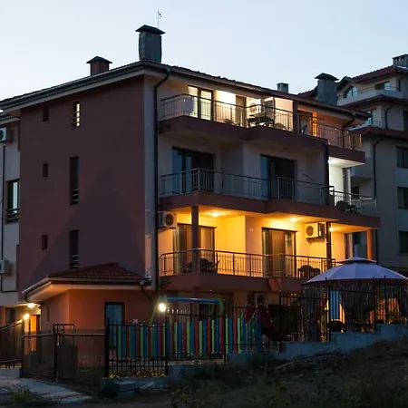 La Aparthotel *