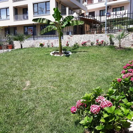 La Aparthotel *