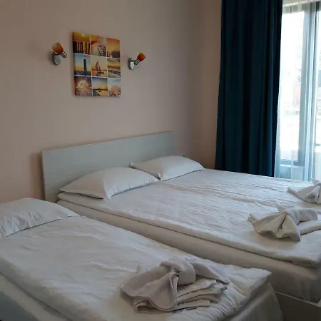 La Apartahotel 4*